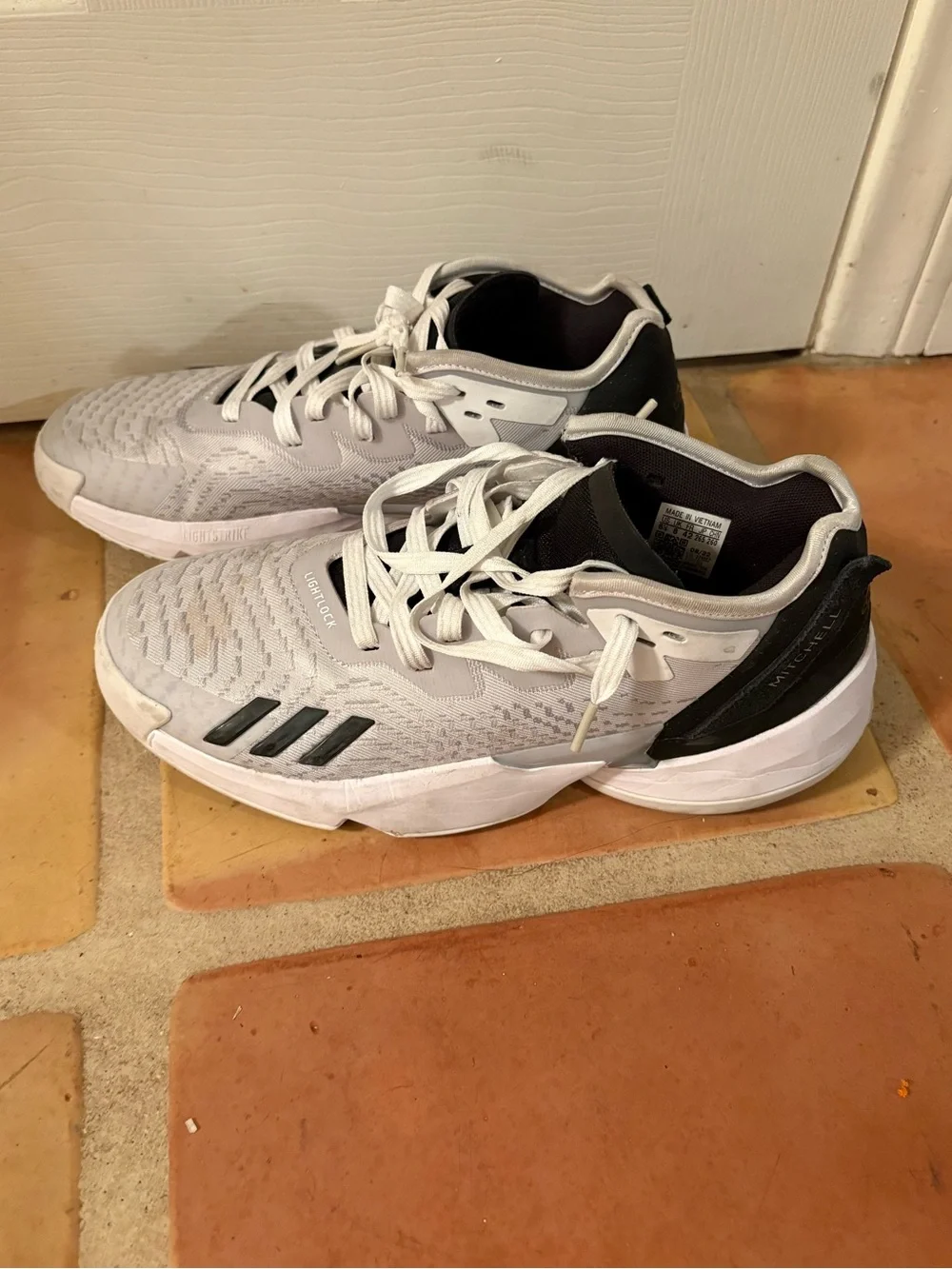 Size 8.5 Men’s Adidas D.O.N. Issue 4 Mitchell Basketball Shoes - White/Grey/Blk